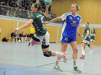 Reaktion gezeigt: Nach der enttäuschenden Vorstellung gegen Regensburg meldete sich die Spielgemeinschaft (links: Sabrina Kleinhenz) eindrucksvoll zurück mit dem Erfolg in Zirndorf. Foto: Hopf