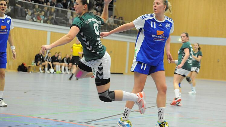 Reaktion gezeigt: Nach der enttäuschenden Vorstellung gegen Regensburg meldete sich die Spielgemeinschaft (links: Sabrina Kleinhenz) eindrucksvoll zurück mit dem Erfolg in Zirndorf. Foto: Hopf