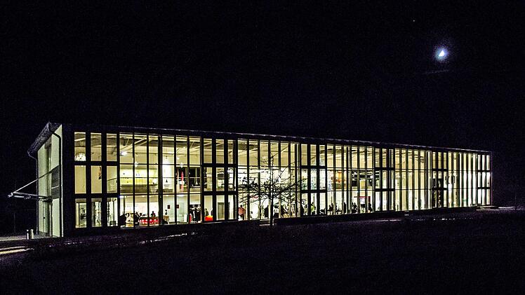 Glasmuseum Rosenau bei NachtFoto: Jochen Berger