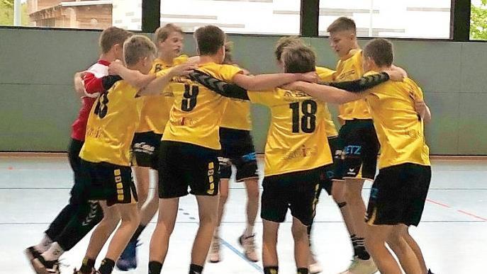 Der HSC 2000 Coburg will nicht nur über den Profisport definiert werden. So liegt ein Schwerpunkt auch auf der Jugendarbeit - unser Foto zeigt die erfolgreiche C-Jugend, als sie jüngst einen Derbysieg über HaSpo Bayreuth feiern konnte. Foto: Andreas Kücker