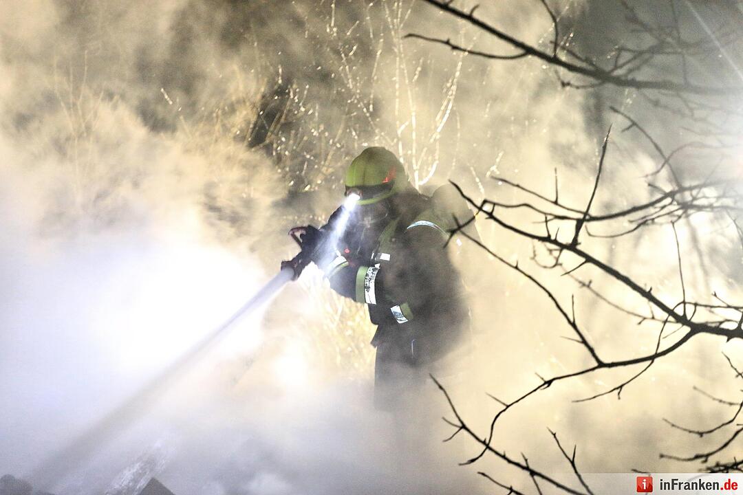 Großeinsatz: Scheunenbrand in Seigendorf