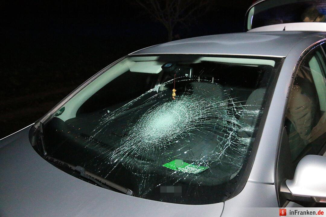 Pkw und Roller kollidieren auf B22 bei Birkach