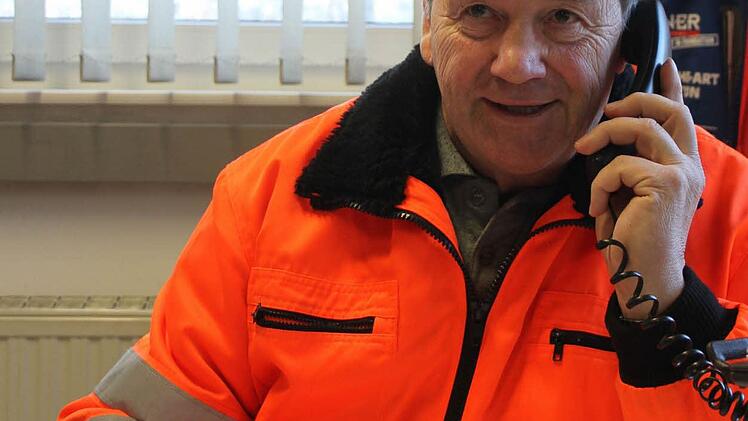 Eckhard Schrepfer, Leiter der Kreisstraßenmeisterei in Leuchau, hat Rufbereitschaft.