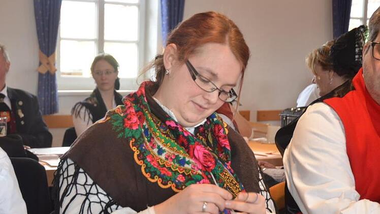 Stricken stand auch auf der Frühjahrstagung hoch im Kurs. Bezirkstagspräsident Denzner wies auf Nähkurse hin, die der Bezirk Oberfranken anbiete. Foto: K.-H. Hofmann