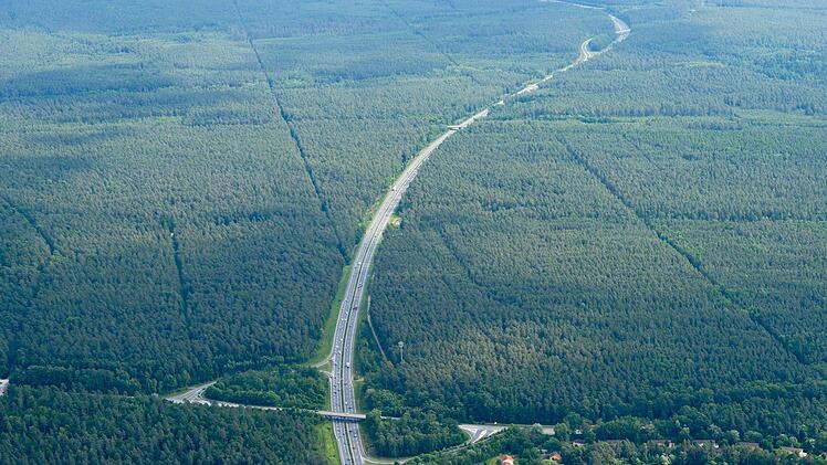 Verkehrsministerium und Autobahndirektion beruhigen: Ein sechsspuriger Ausbau der Autobahn sei derzeit nicht vorgesehen.  Ronald Rinklef