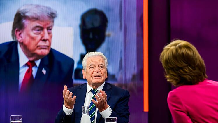 "Verliert die Ukraine, haben wir unter anderem ein riesiges Kostenproblem. Wir werden Millionen neuer Fl&uuml;chtlinge haben, und ein aggressives Russland zwingt uns zu noch mehr R&uuml;stungsausgaben", glaubt Altbundespr&auml;sident Joachim Gauck.