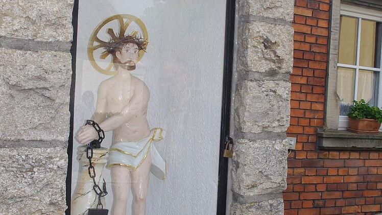 Der Kapellenbildstock Geißelung Jesu, Zur Pfalz 20, ist aus Kalksteinen aufgemauert.