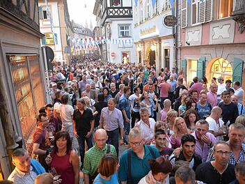 War die Sandkerwa 2015 die letzte ihrer Art? Im Stadtrat wurden am Mittwoch die Rufe nach alternativen Geldquellen zur Finanzierung der Sicherheitsauflagen laut.  Foto: Ronald RInklef