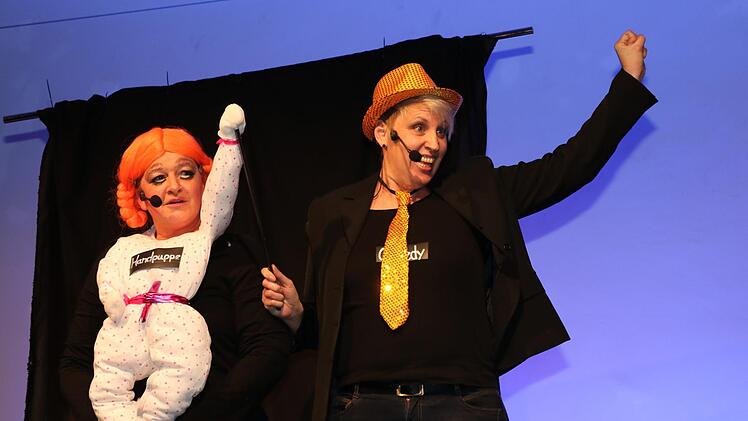 Für einen lustigen Sketch sorgte Karin Albert mit der Handpuppe "Chantal" alias Alexandra Holly. Janina Reuter