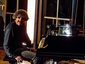 Der Blues- und Boogie-Woogie-Pianist Thomas Scheytt gastierte erstmals in Coburg.Foto: Jochen Berger