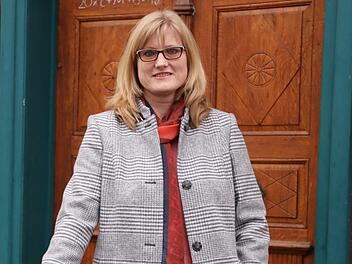 Sandra Schramm hofft, dass sich die Rathaustür hinter ihr nach dem 15. März 2020 als Bürgermeisterin öffnet.   Foto: Helmut Will