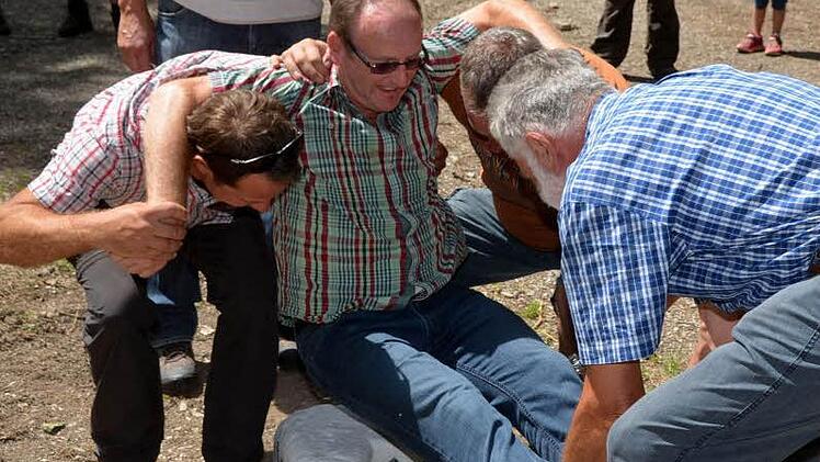 Stadtrat Walter Schuhmann wird auf den Dreimärker gesetzt,  Foto: Peter Rauch