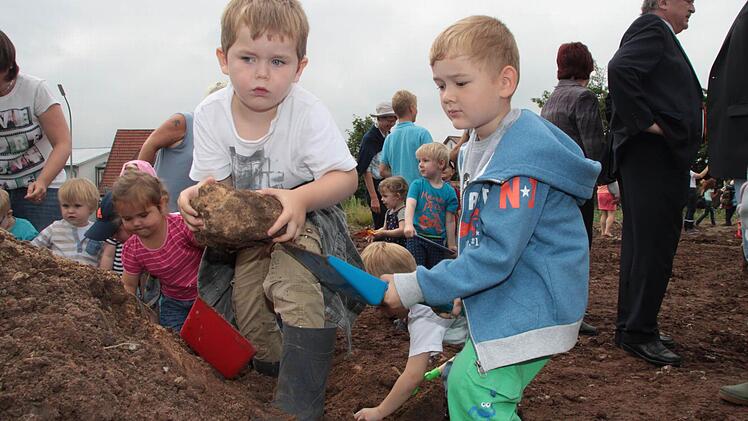 Spatenstich für den neuen Paul-Gerhardt-Kindergarten. Foto: Jürgen Gärtner