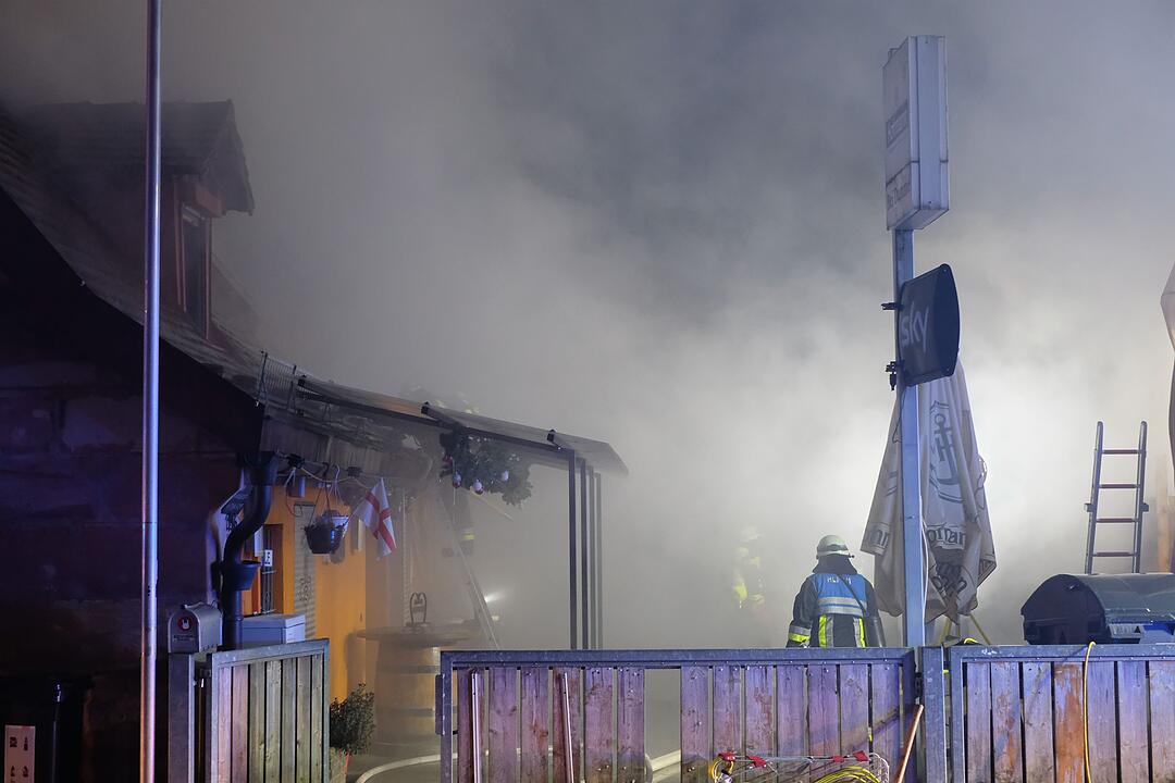 Nürnberger Gaststätte geht in Flammen auf: Anwohner evakuiert