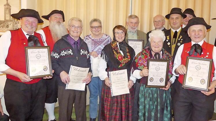 Die Geehrten des Trachtenvereins Foto: privat