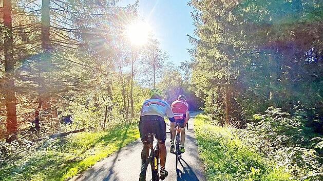 Auf den idyllischen Wegen rund um die Bergdörfer herrschen optimale Trainingsbedingungen. Egal ob im Frühjahr oder im Winter, wenn die Loipen bei entsprechender Schneelage gespurt sind.