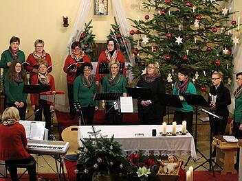 Die Singgruppe Cantate Nova brillierte mit ihrem Gesang in der Wickendorfer Kirche. Foto: Moritz See