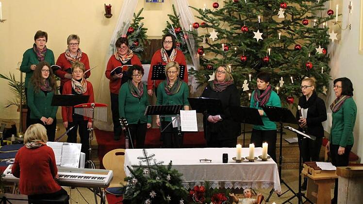 Die Singgruppe Cantate Nova brillierte mit ihrem Gesang in der Wickendorfer Kirche. Foto: Moritz See