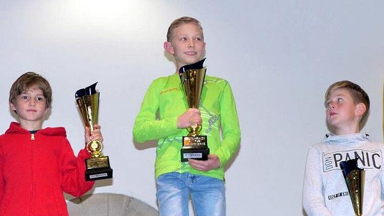 Sieger-AK1: Miloslaw Schwinn (von links), Nico Schendzielorz und Moritz Reising sicherten sich das Podium in der Altersklasse 1 der Acht- und Neunjährigen.Foto Dieter Eilingsfeld