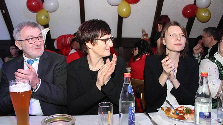 Bürgermeister Helmut Krämer, seine Frau Brigitte und die Bundestagsabgeordnete Emmi Zeulner Foto: fra-press