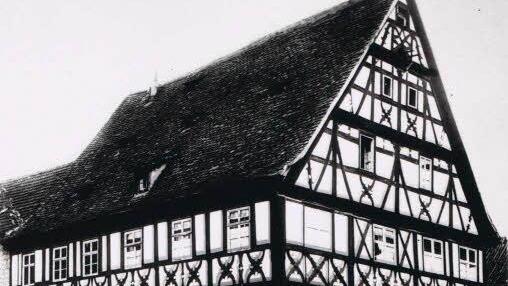 Gasthaus "Deutsche Eiche" In diesem Gebäude befand sich früher eine Gaststätte mit Brauerei, deren Inhaber sich 1884 wegen Bierfälscherei verantworten musste.