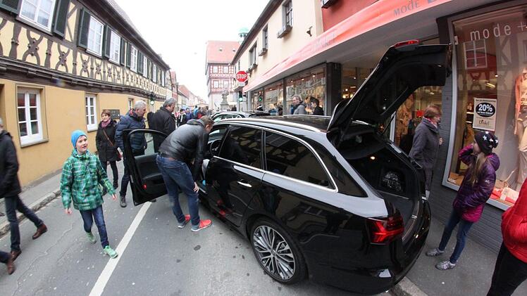 Auch in der Horsdorfer Straße werden wieder Autos zu sehen sein - mit der Möglichkeit, sich in die Fahrzeuge hineinzusetzen. Foto: Matthias Einwag