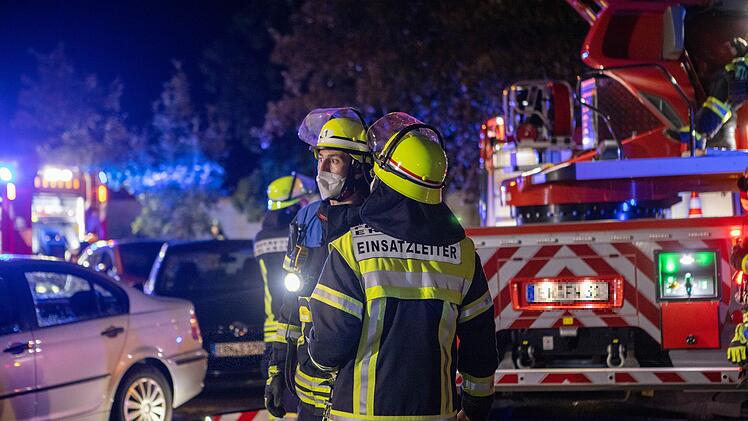 Wohnungsbrand in Erlangen: Bewohner erleidet lebensgef&auml;hrliche Verletzungen