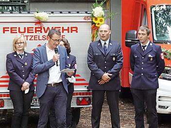 Bürgermeister Steffen Lipfert hält seine Rede.