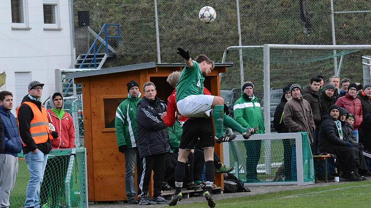 Impressionen vom Spiel SV Riedenberg - FC Fuchsstadt - vor dem Schnee. Foto: ssp