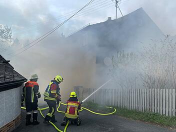 Wohnhaus steht in Brand