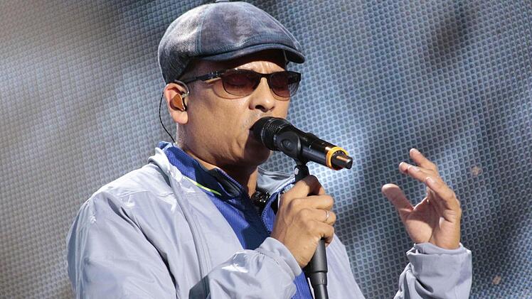 Xavier Naidoo machte seine Fans am Samstag im Forchheimer Jahnstadion glücklich. Foto: Josef Hofbauer