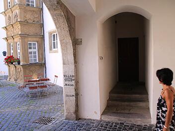 Die Toiletten im Schloss sind nur über Treppen erreichbar. Eine Hebe-Einrichtung soll installiert werden, damit ein barrierefreier Zugang möglich ist. Auch der WC-Bereich selbst wird umgebaut. Foto: Heike Beudert