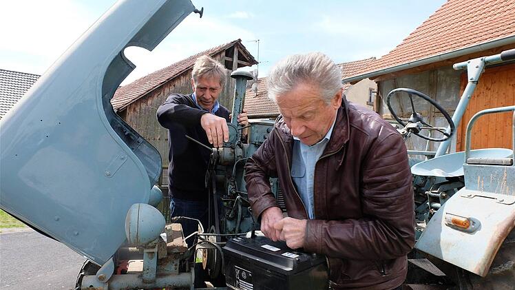 Egon Eicher und Hermann Wohlberg begutachten den ED 1.  Fotos: Gerd Schaar