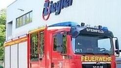 Die Freiwillige Feuerwehr Steinfeld freut sich &uuml;ber ihr neues Hilfeleistungsl&ouml;schgruppenfahrzeug, kurz HLF. Foto: Fa. Ziegler