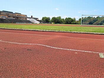 Die Tartanbahn im Sportzentrum soll hergerichtet werden. Möglicherweise wird das sogar gefördert.  Foto: Archiv/Thomas Malz
