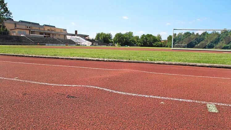 Die Tartanbahn im Sportzentrum soll hergerichtet werden. Möglicherweise wird das sogar gefördert.  Foto: Archiv/Thomas Malz