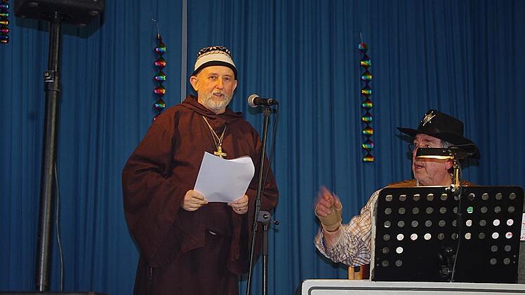 Bruder Emil (Wunder) trug die Büttenrede "Kirchenlatein" oder "dominus vobiscum" vor. Foto: Heike Schülein