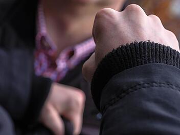Kirchweih eskaliert im Kreis Bamberg: Besucher greift Schausteller brutal an