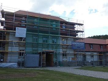 Die Sanierungsarbeiten am Sitz der Verwaltungsgemeinschaft Ebelsbach werden sich wohl noch einige Zeit hinziehen.Christian Licha