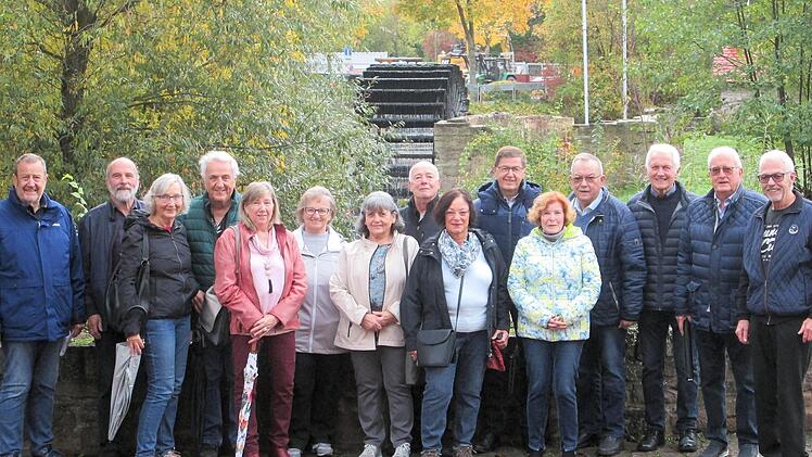 Die Klassenkameraden von einst brachte Organisator Wolfgang Baier (links) nach fünf Jahren wieder in ihrer ehemaligen Heimatstadt Hammelburg zusammen.