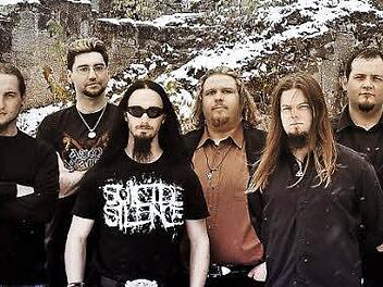 Sieben Musiker bilden die Band "Narrator". Die Musiker spielen Folk-Metal und präsentieren jetzt ihre erste CD (von links Ralf Metzner, Patrick Geßner, Michael Räder, Heiko Fix, Julian Kirchhof, Peter Häring und Philipp Wolff).Foto: privat