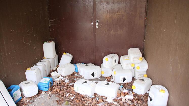 Schlimm sieht es rund ums Hallenbad aus.