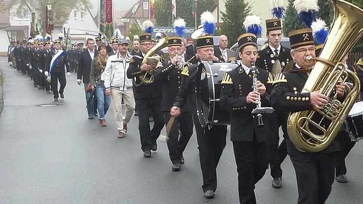 Die eindrucksvolle Bergparade führte die Bergmannskapelle Stockheim an. Foto: Gerd Fleischmann