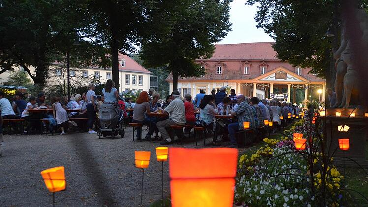 Einige tausend farbige Lichter säumten an diesem Abend die Wege in Bad Bocklets Kurgarten.Peter Rauch