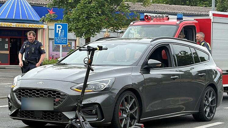 Schweinfurt: E-Scooter-Fahrer (16) schwer verletzt - Notarzteinsatz