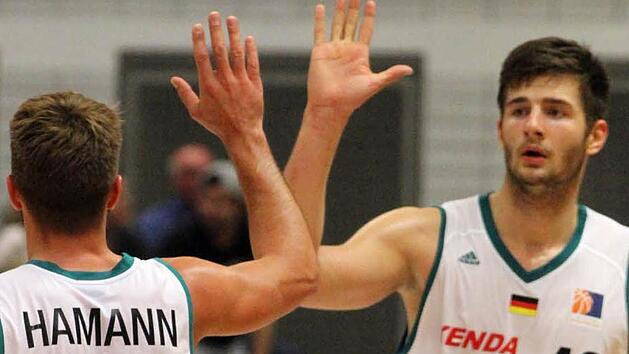 Leon Kratzer (r.) Foto: sportpress