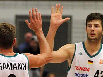 Leon Kratzer (r.) Foto: sportpress