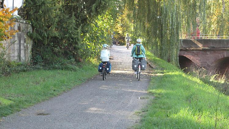 Der Gemeinderat hat den Bau eines Fahrrad- und Fußweges nach Bad Kissingen auf Euerdorfer Gemarkung einmütig beschlossen. Im kommenden Jahr wird die Planung von Staatlichen Bauamt gefertigt, Baubeginn ist 2024. Foto: Winfried Ehling