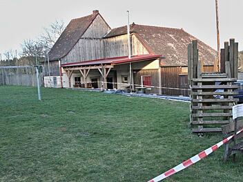 Der Kinderspielplatz hinter der ehemaligen Schule brennt den jungen Bürgern aus Birkenfeld auf den Nägeln. Dieser müsse entsprechend umgestaltet werden, wurde gefordert - gegebenenfalls auch, bevor es mit der punktuellen Dorferneuerung voran geht, wurde gefordert.  Foto: Helmut Will