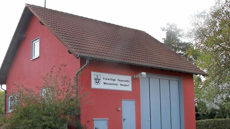 Ein Anbau für das Feuerwehrhaus in Messenfeld, um mehr Gemeinschaftsräume zu schaffen, wird derzeit noch im Gemeinderat diskutiert.